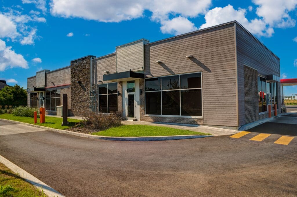 Modern,Building,With,A,Large,Glass,Facade,And,A,Beige Retail Construction